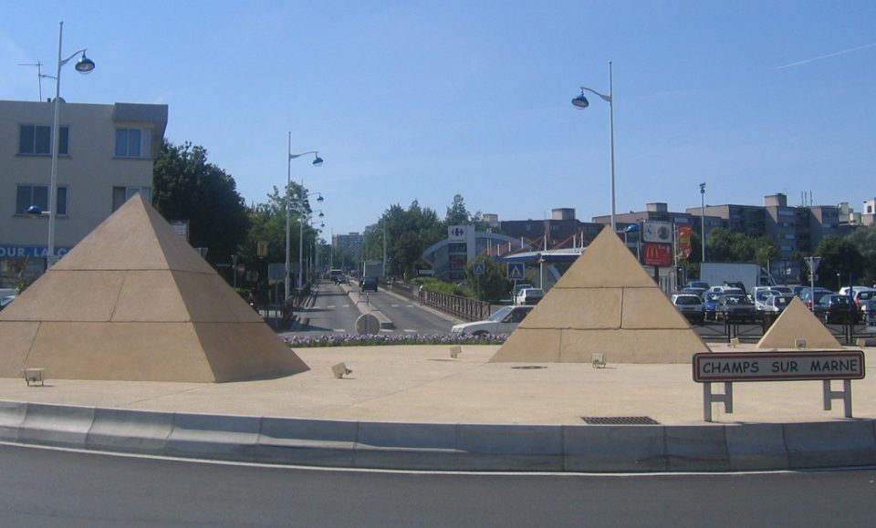 Rond-point des Pyramides