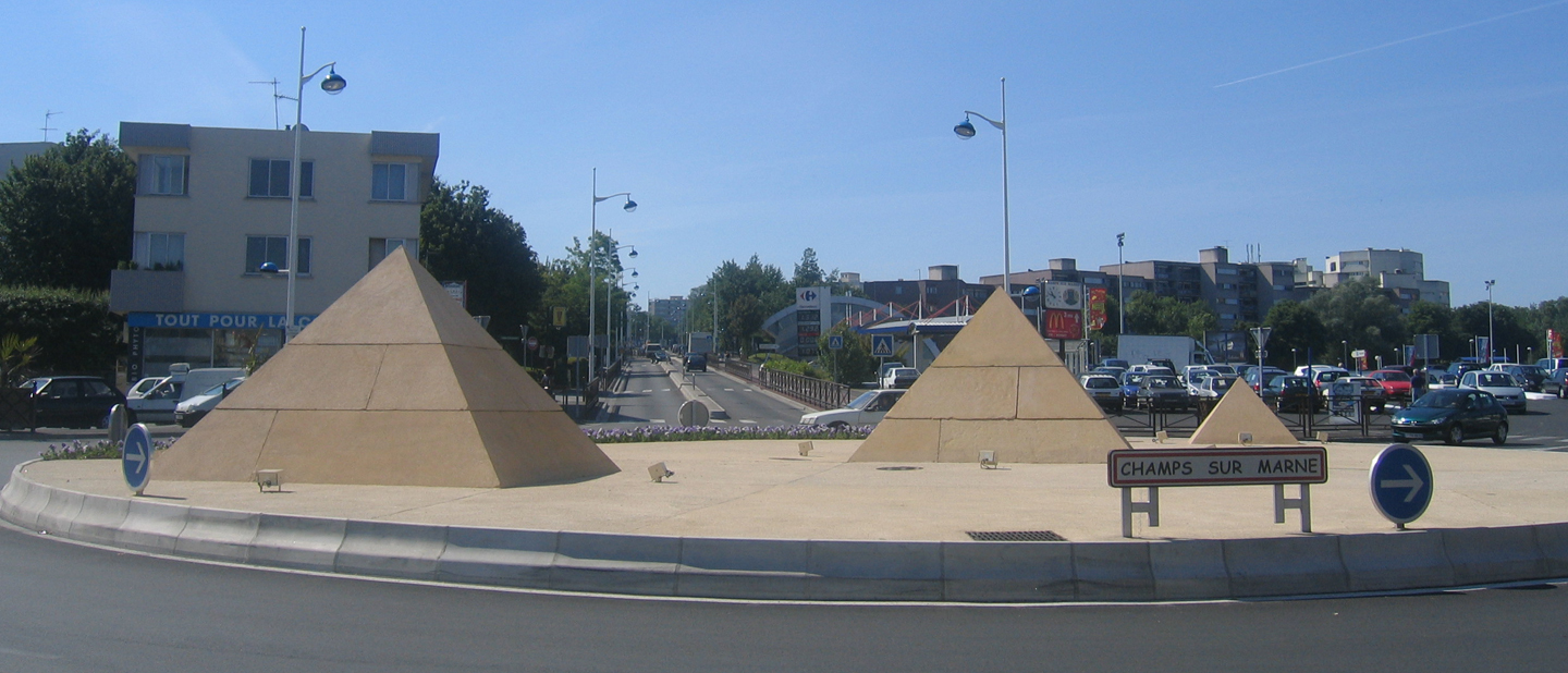 Rond-point des Pyramides